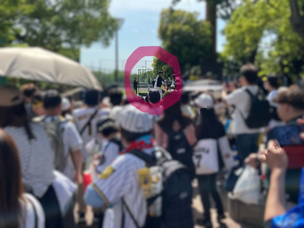 ファンサしているように見える才木投手の写真